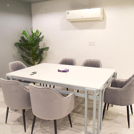 Luxe Suites Bahria Town Lahore Eksteriør billede