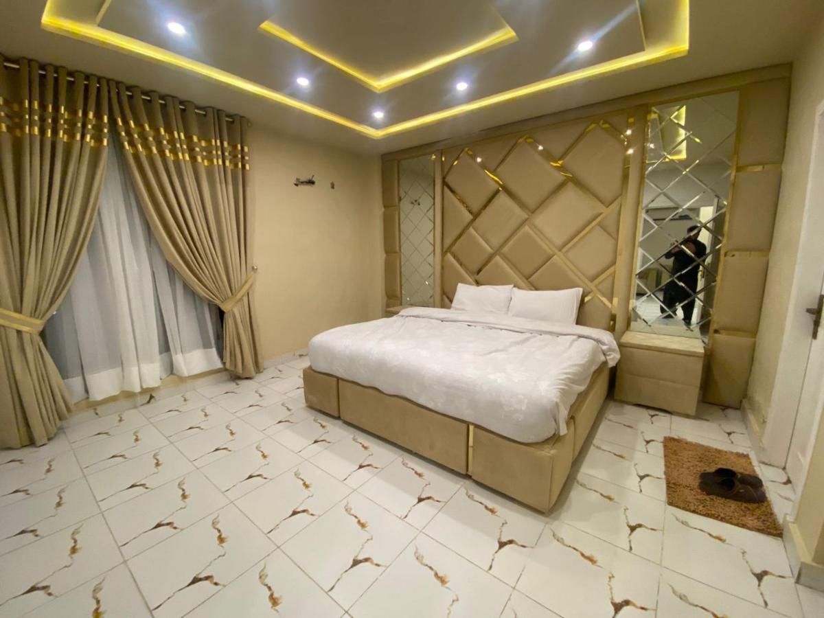 Luxe Suites Bahria Town Lahore Eksteriør billede