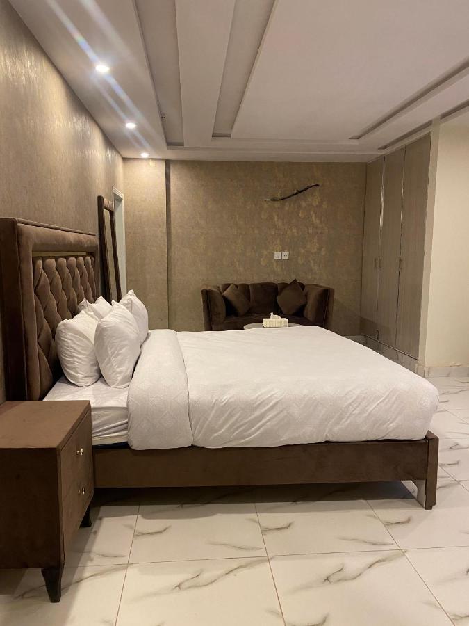 Luxe Suites Bahria Town Lahore Eksteriør billede