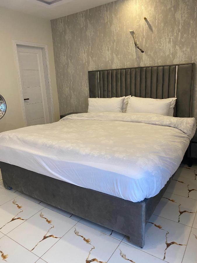 Luxe Suites Bahria Town Lahore Eksteriør billede