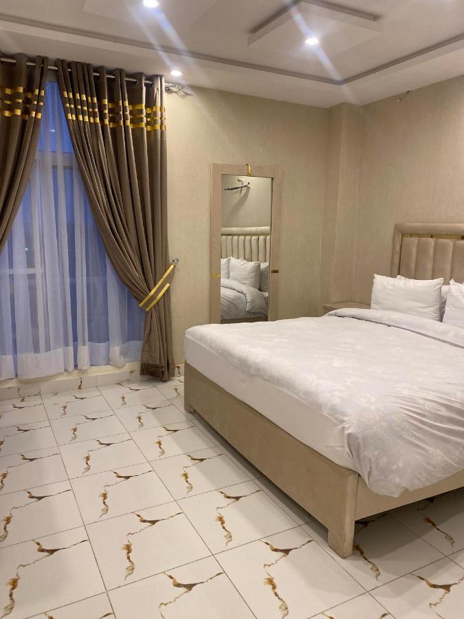 Luxe Suites Bahria Town Lahore Eksteriør billede