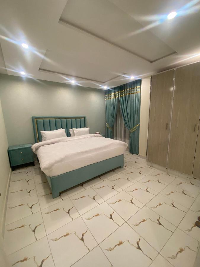 Luxe Suites Bahria Town Lahore Eksteriør billede