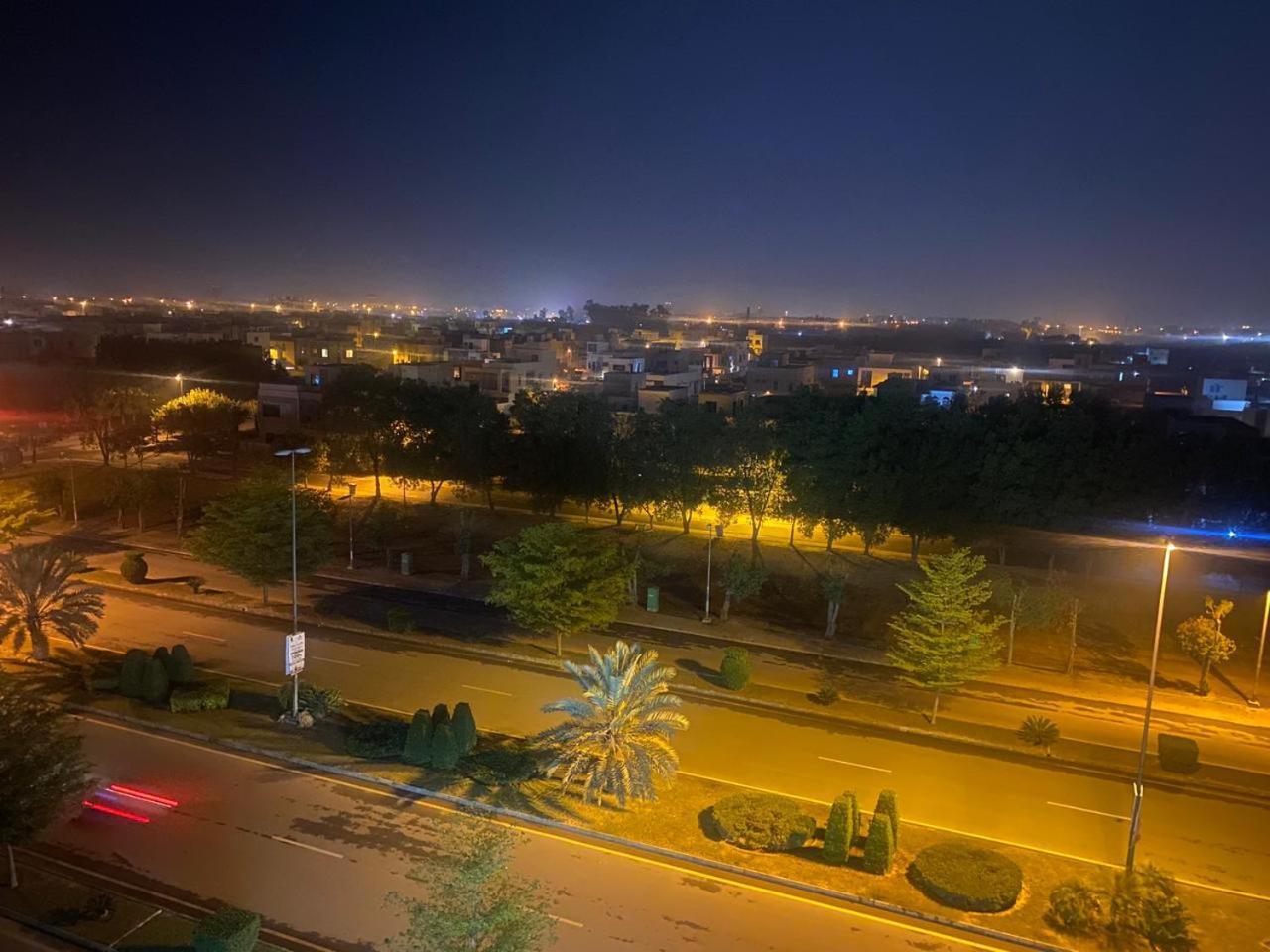 Luxe Suites Bahria Town Lahore Eksteriør billede