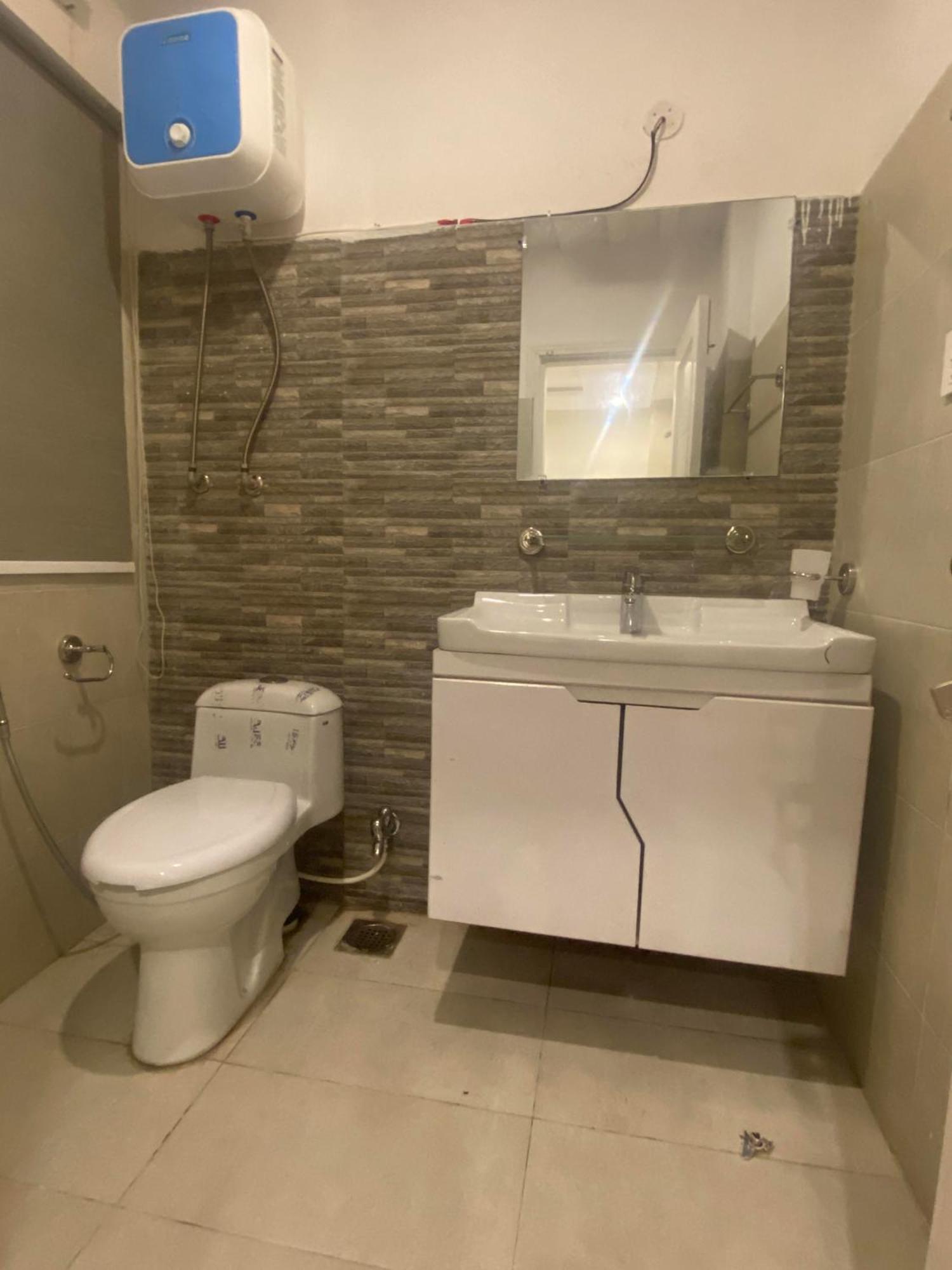 Luxe Suites Bahria Town Lahore Eksteriør billede
